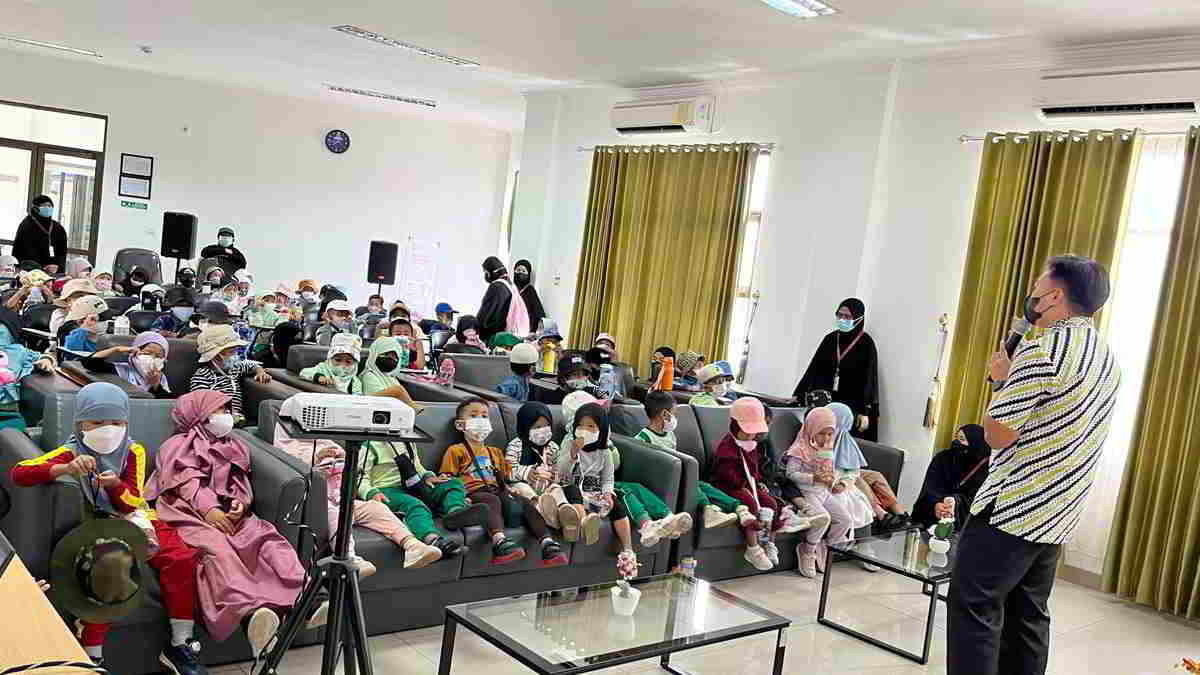 Mengenal Dunia Kesehatan Sejak Dini, 139 Siswa MGI Kunjungi RSUD Kawali dengan Protokol Ketat